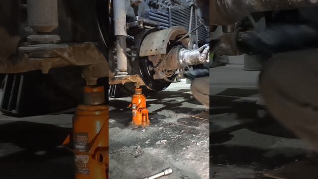 VOLVO FM .FMX  ,замена тормозной калодки.