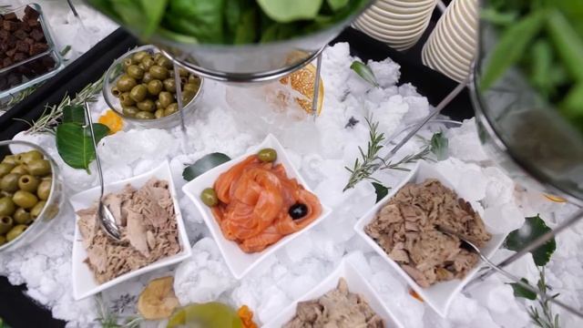 Салат-бар "простецкий" на фуршетной линии Кейтеринг банкет, фуршет, свадебный кейтеринг мастер-клас