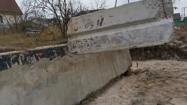 Монтаж керамзитобетонных панелей на фундамент.