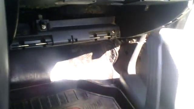 Cнятие-установка бардачка Лады Приоры (LADA PRIORA)