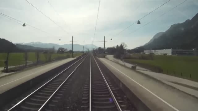 Быстрая скорость из кабины машиниста поезда в Европе. Красивое видео с видом на природу Австрии