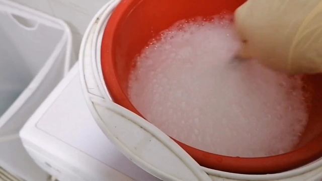 Как почистить диван в домашних условиях.
