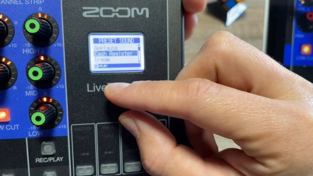 Zoom LiveTrak L-8 обзор на русском: мини цифровой пульт...