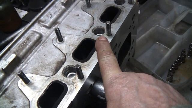 Nissan Almera двс  К4М течь масла, вскрыли мотор так и ничего не поняли