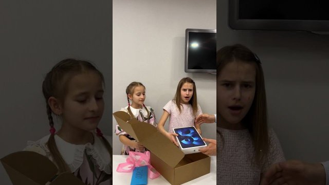 Деньги или подарок? Что-то пошло не так #shorts