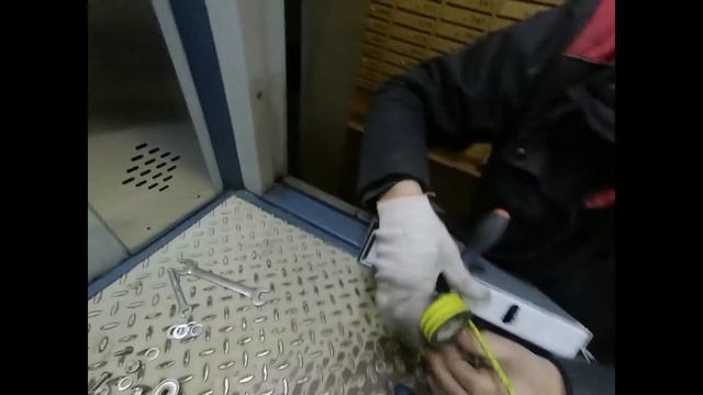 оборвался трос на лифте!!!