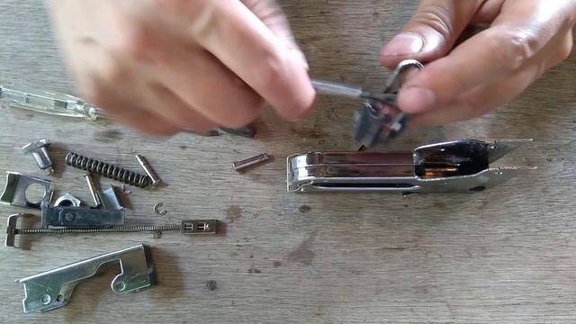 Разборка, ремонт строительного степлера. Подробная инструкция! Как зарядить скобы? Не забивает скоб