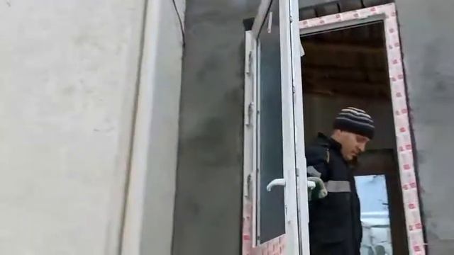 Монтаж входных пластиковых дверей