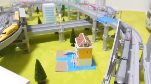 Игрушечные скоростные поезда Японии.mp4