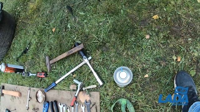 Как снять заклинивший тормозной барабан заднего колеса? Снятие, чистка, проверка заднего барабана.