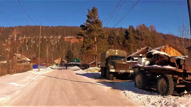 Конец зимы. Живем в деревне.