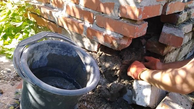 Ремонт кирпичной облицовочной стены. Замена кирпичей угла (деревянный дом, обложенный кирпичом)