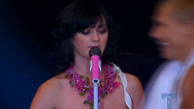 Katy Perry - I Kissed a Girl & Hot N Cold (Fashion's Cares)