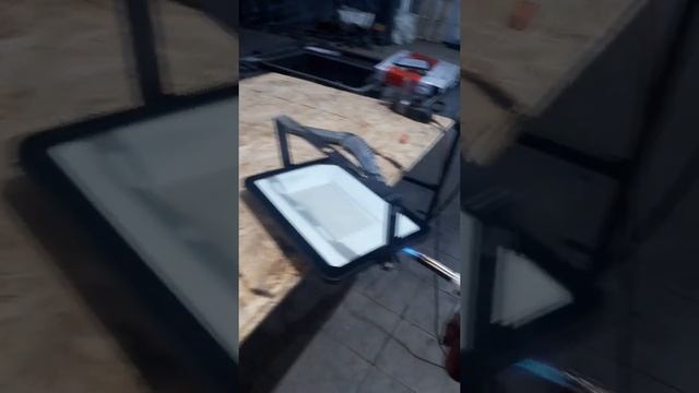 Как разобрать клеенный светодиодный прожектор