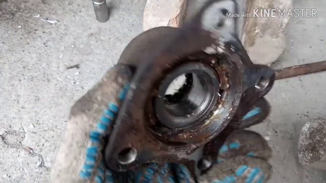 Замена заднего ступичного подшипника Тойота Карина Е колхозным методом без пресса.