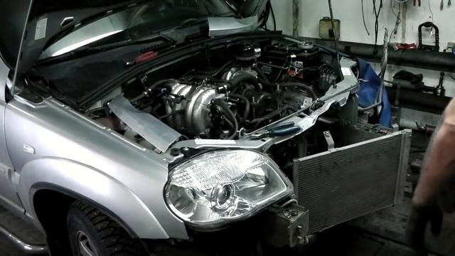 CHEVROLET NIVA замена радиатора охлаждения двс (с кондиционером ).mp4
