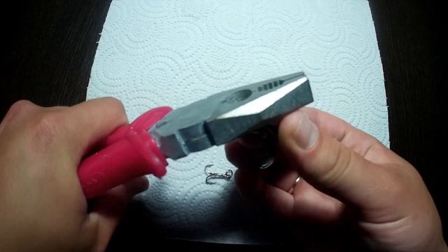 Как заменить крючок на вертушке, блесне быстро. Самый лёгкий способ не разбирая блесны