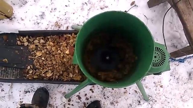 самодельный кормоизмельчитель.