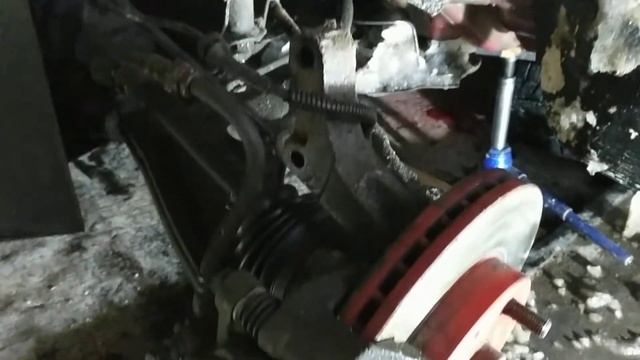 Одна із причин стуку в передній підвісці Шевроле Лачетти