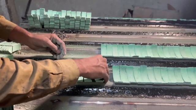 Как пакистанцы делают тормозные колодки для мопедов