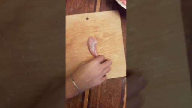Разделать курицу (не ломая кости) (аккуратно)
