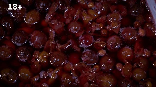 Самогон из вишни с косточками, с сахаром и на дрожжах. Как перегнать с сохранением аромата