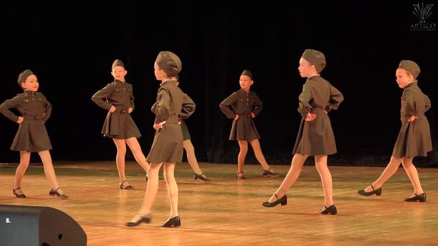 Идёт солдат по городу, студия «Микс Дэнс». A soldier walks through the city, "Mix Dance" Studio