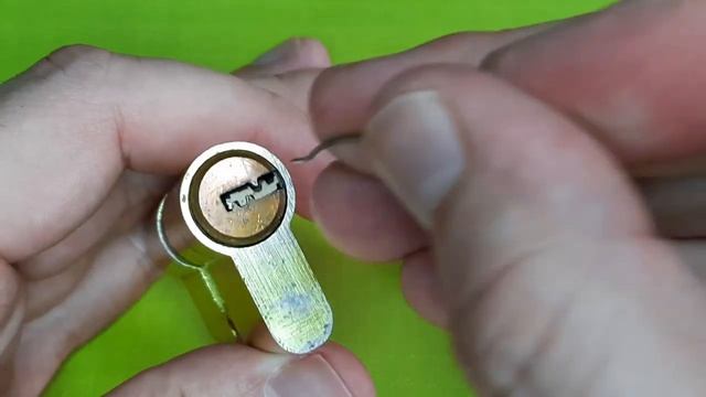 КАК ВЫТАЩИТЬ СЛОМАНЫЙ КЛЮЧ ИЗ ЗАМКА