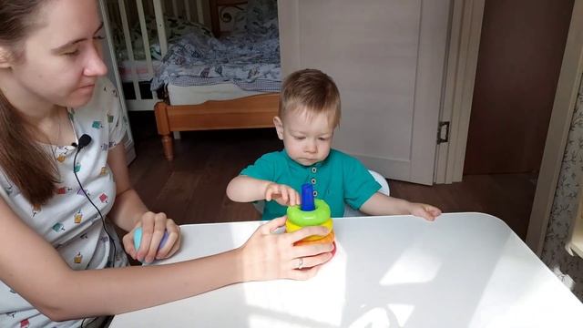 РАЗВИВАЮЩИЕ ЗАНЯТИЯ с годовалым ребенком. Первая неделя за столом.