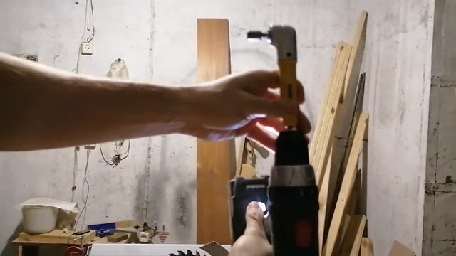 как просверлить отверстие в труднодоступном месте