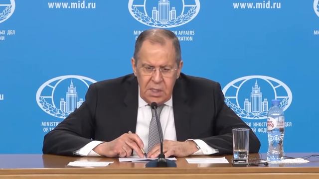 Шарий задает вопрос Лаврову в Москве.