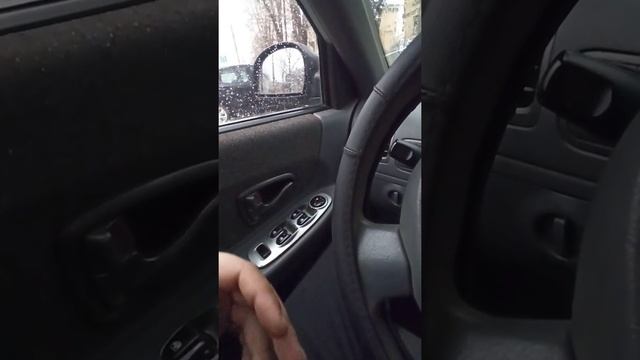 Не закрываются двери с центрального замка на Хендай Акцент