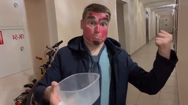 Пацаны клянчат конфеты 🍬.
