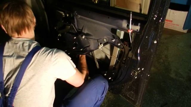 Установка электростеклоподъемника в двери LADA Granta.