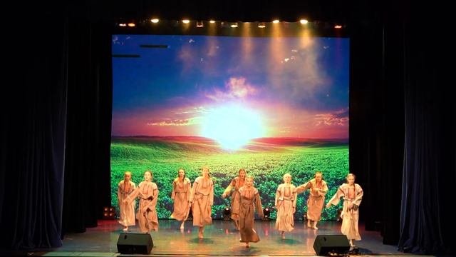 Образцовый хореографический ансамбль "Небесные Ласточки" - "На заре"