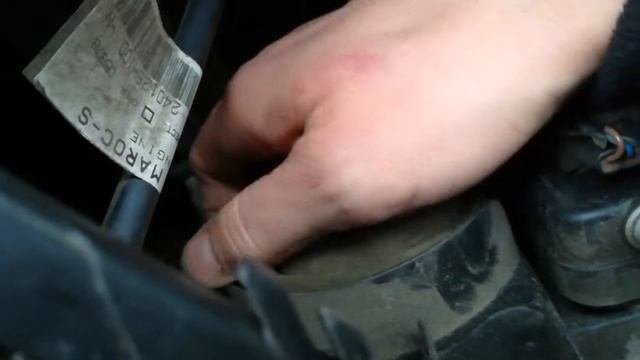 how to change headlamp H4 on nissan Note E11