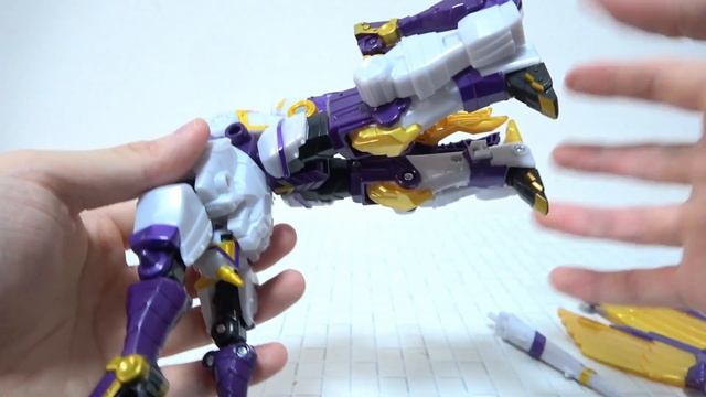 【恐竜や動物が変形してロボットに！】「ティラナス・コンガー・レクター・ホワイトホーン・ドラゴニアス」SUPER10/YOUNGTOYS【韓国おもちゃ】