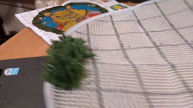 Процесс ковровой вышивки))