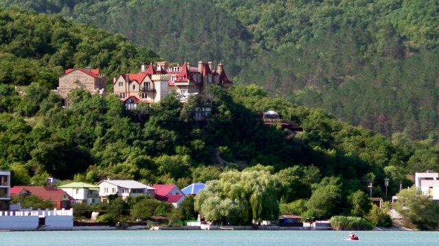 Отель-Замок КРЫЛЬЯ в АБРАУ ДЮРСО