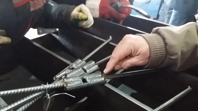Иванов варил, да? Сварка контрольного соединения арматуры полуавтоматом. С выводами.