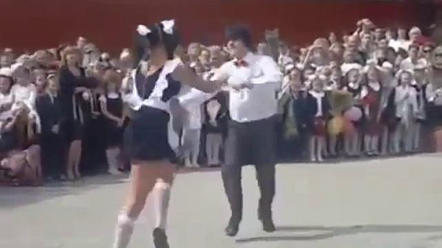 Танец на выпускном  взорвал интернет!!!