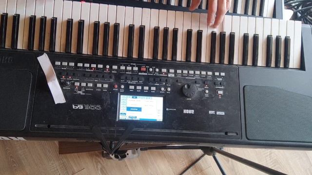 Игра на синтезаторе KORG pa300(3)
