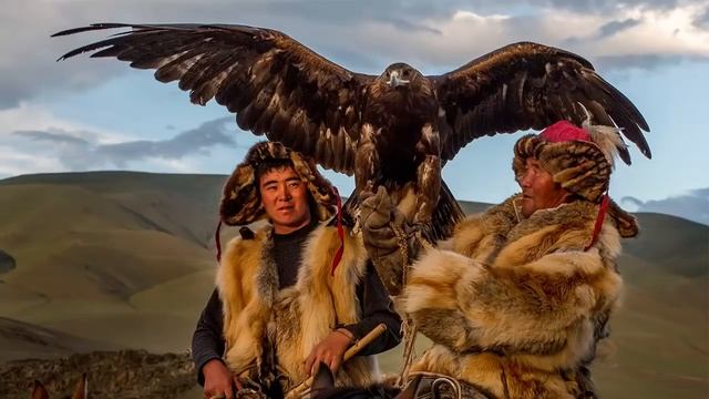 Тувинская шаманская музыка   обертонное пение и бубен