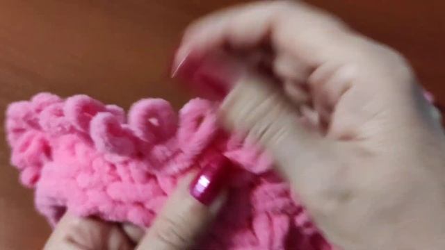 Шапочка узором ,, плетенка,, из Ализе пуффи файн. Вяжем шапку без спиц и крючка.