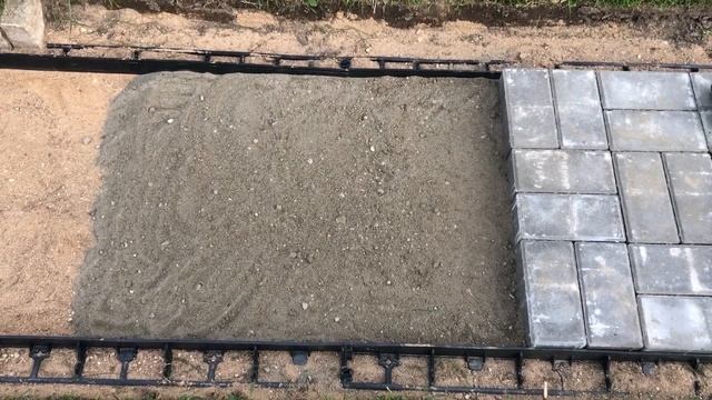 Дорожка с пластиковым бордюром