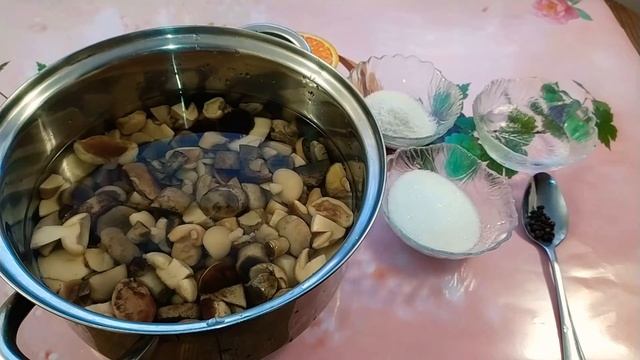 МАРИНОВАННЫЕ ГРИБЫ//УНИВЕРСАЛЬНЫЙ МАРИНАД ДЛЯ РАЗНООБРАЗНЫХ ГРИБОВ!