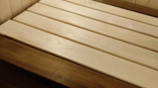 Шлифовка полков и вагонки в парилке в бане