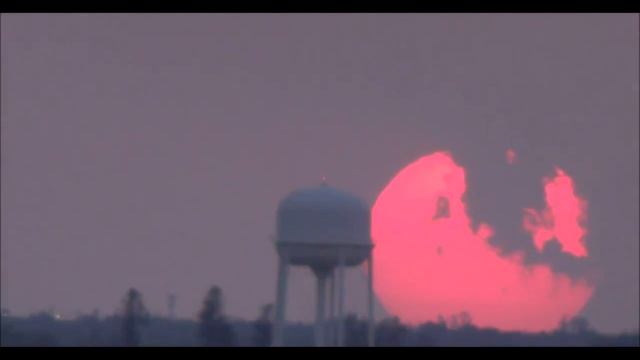 Необычный феномен природы Розовая луна, на небе