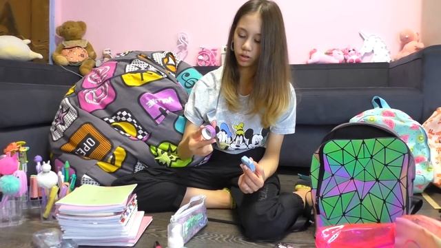 СОБИРАЮ РЮКЗАК в Школу на 1 СЕНТЯБРЯ? Мама НЕ РАЗРЕШАЕТ Брать То Что ХОЧУ