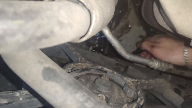 Как слить антифриз полностью  лачетти (Внимание Остаток можно выдуть подув в Расширительный бачок)